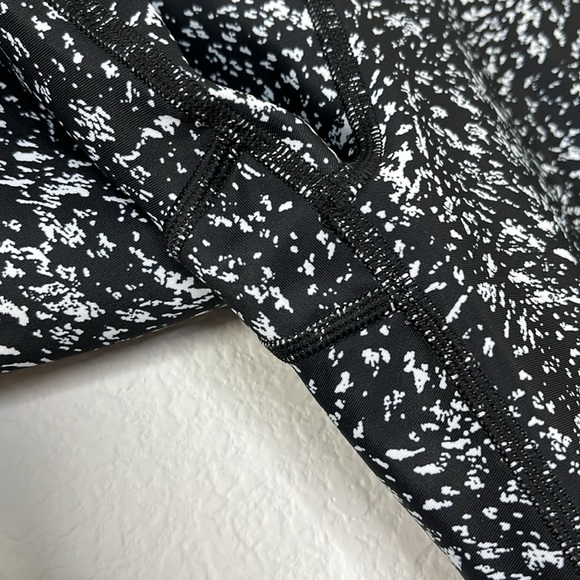 Athleta Ultimate Stash Pocket Capri Printed size Small Activewear - Picture 4 of 11